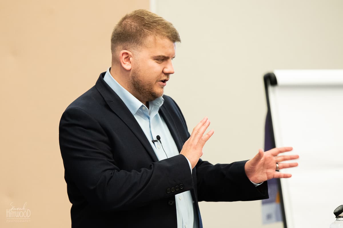 B2B sales training course in the UK led by Luke Daniel