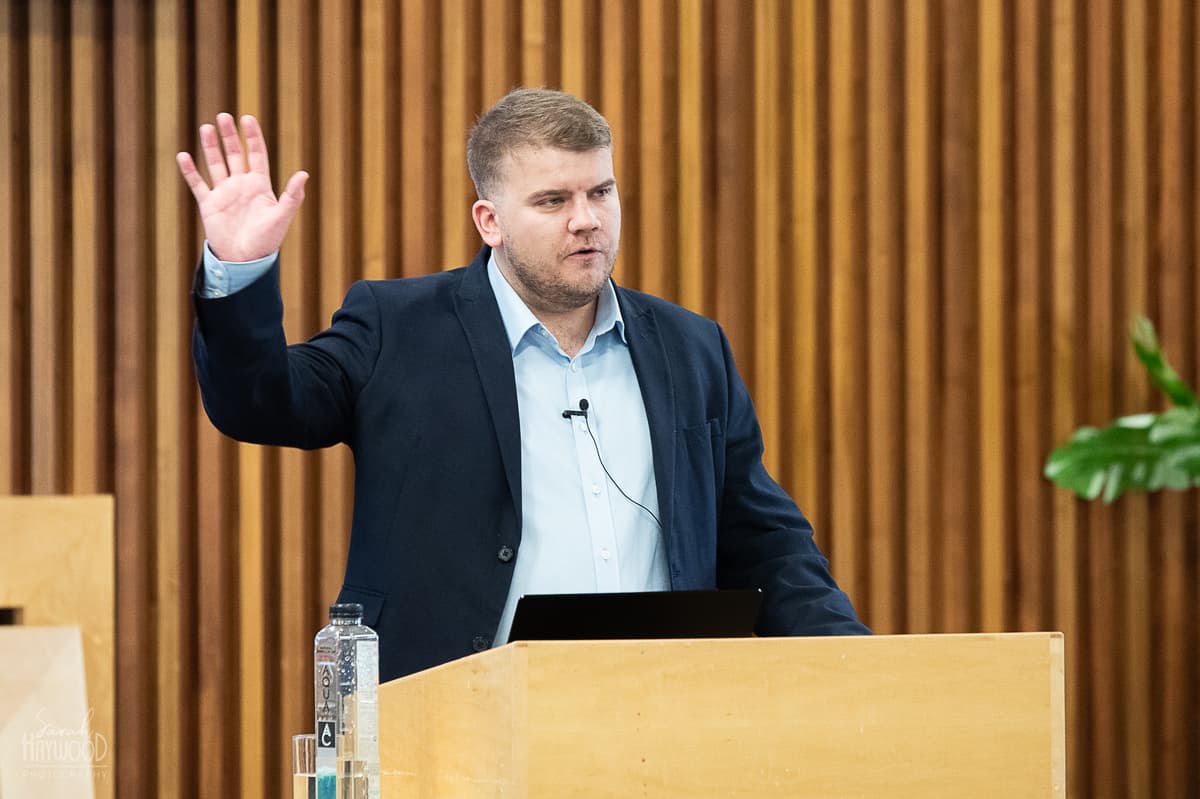 Objection handling sales training course led by Luke Daniel